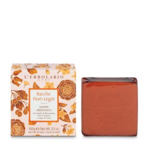 SAPONE PROFUMATO BACCHE FIORI E LEGNI 100g
